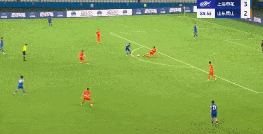 华体会入口-彭逸翔抢断，卡扎伊什维利破门上演帽子戏法，泰山3-3