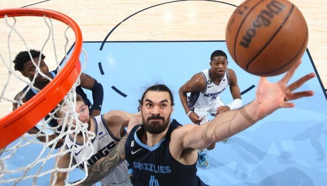 前场篮板数据比肩罗德曼 亚当斯正在创造历史